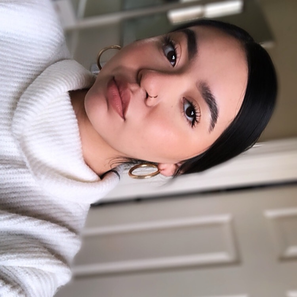 Meet your Posher, Yesenia